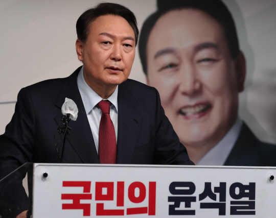윤석열 국민의힘 대선 후보가 14일 오전 서울 여의도 당사에서 사법분야 개혁 공약을 발표하고 있다. < 국회사진기자단>